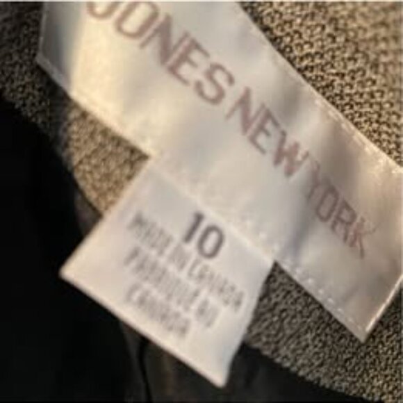 Jones New York Size 10. Vintage Pant Suit Brown. 2 pieces. Jacket & Trousers. - Picture 6 of 6